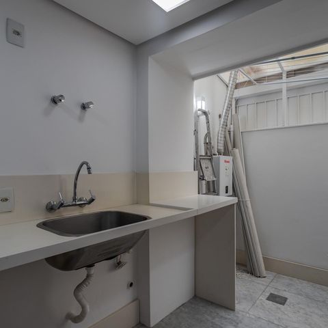 Casa de condomínio à venda com 271m², 3 quartos e 2 vagas Casa de condomínio à venda com 271m², 3 quartos e 2 vagasÁrea de Serviço