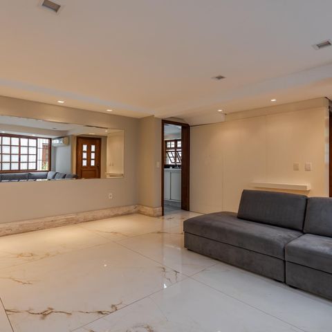 Casa de condomínio à venda com 271m², 3 quartos e 2 vagas Casa de condomínio à venda com 271m², 3 quartos e 2 vagasSala