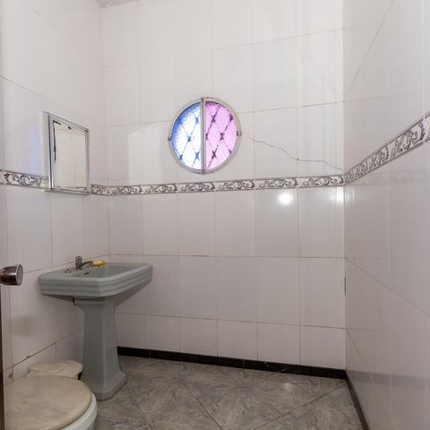 Casa à venda com 101m², 3 quartos e 2 vagas Casa à venda com 101m², 3 quartos e 2 vagasBanheiro Social