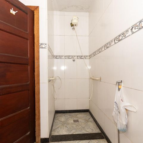 Casa à venda com 101m², 3 quartos e 2 vagas Casa à venda com 101m², 3 quartos e 2 vagasBanheiro Social