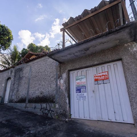 Casa à venda com 101m², 3 quartos e 2 vagas Casa à venda com 101m², 3 quartos e 2 vagasFachada