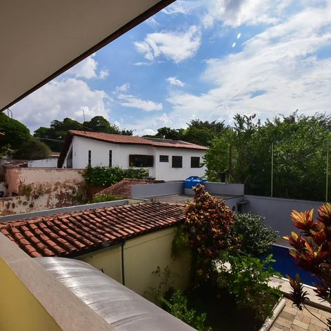 Casa à venda com 300m², 4 quartos e 5 vagas Casa à venda com 300m², 4 quartos e 5 vagasVaranda do Quarto 3