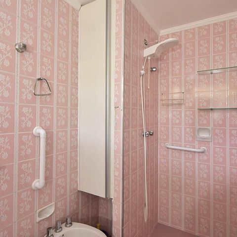 Casa à venda com 300m², 4 quartos e 5 vagas Casa à venda com 300m², 4 quartos e 5 vagasBanheiro Suíte
