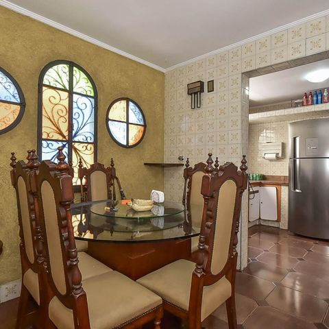 Casa à venda com 300m², 4 quartos e 5 vagas Casa à venda com 300m², 4 quartos e 5 vagasSala de Almoço