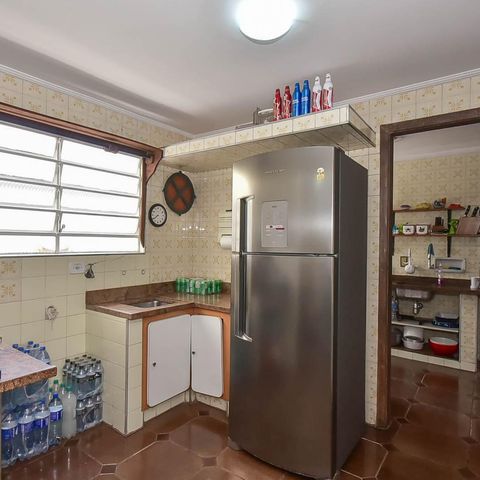 Casa à venda com 300m², 4 quartos e 5 vagas Casa à venda com 300m², 4 quartos e 5 vagasCozinha