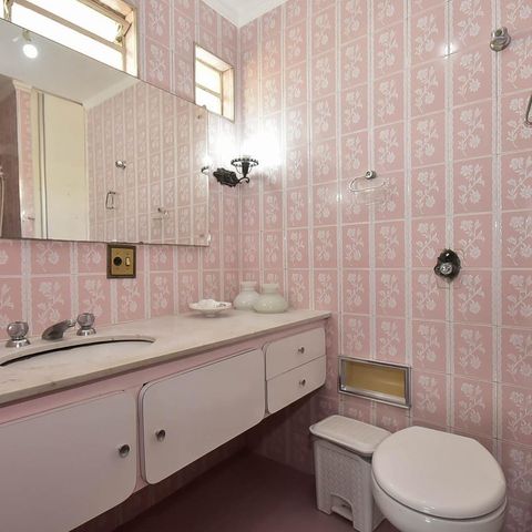 Casa à venda com 300m², 4 quartos e 5 vagas Casa à venda com 300m², 4 quartos e 5 vagasBanheiro Suíte