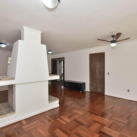 Casa à venda com 300m², 4 quartos e 5 vagas Casa à venda com 300m², 4 quartos e 5 vagasSala