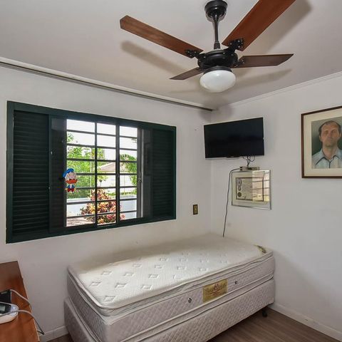 Casa à venda com 300m², 4 quartos e 5 vagas Casa à venda com 300m², 4 quartos e 5 vagasQuarto 1
