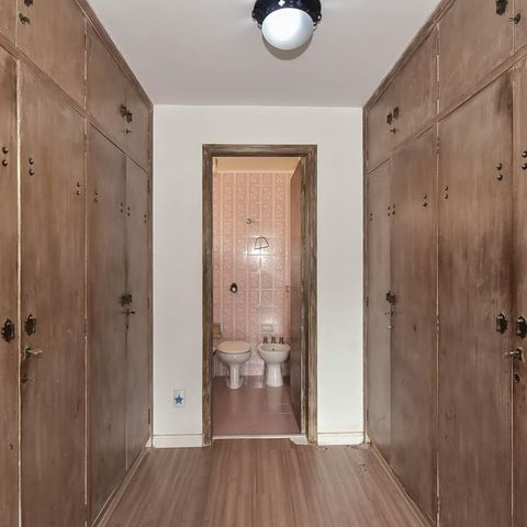 Casa à venda com 300m², 4 quartos e 5 vagas Casa à venda com 300m², 4 quartos e 5 vagasSuíte