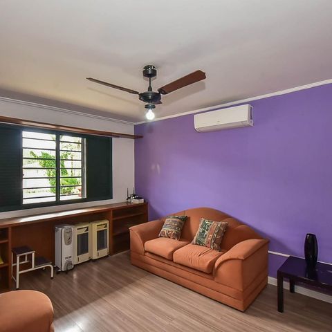 Casa à venda com 300m², 4 quartos e 5 vagas Casa à venda com 300m², 4 quartos e 5 vagasSuíte