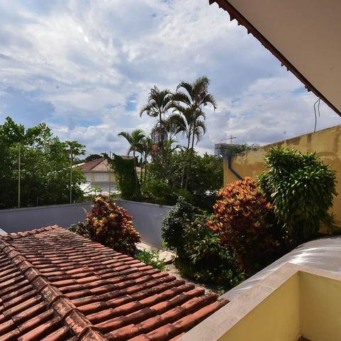 Casa à venda com 300m², 4 quartos e 5 vagas Casa à venda com 300m², 4 quartos e 5 vagasVaranda do Quarto 3