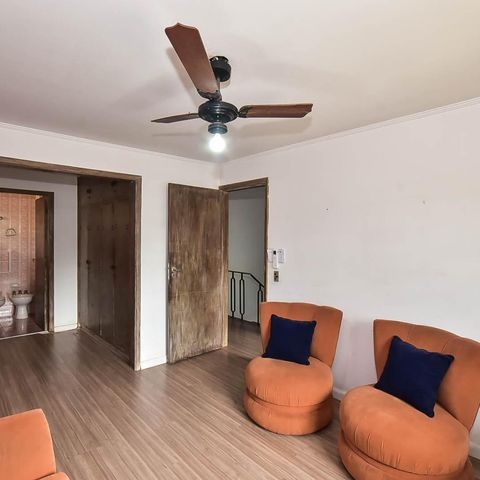 Casa à venda com 300m², 4 quartos e 5 vagas Casa à venda com 300m², 4 quartos e 5 vagasSuíte