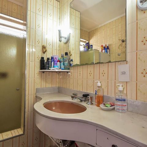 Casa à venda com 300m², 4 quartos e 5 vagas Casa à venda com 300m², 4 quartos e 5 vagasBanheiro