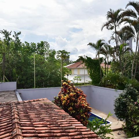 Casa à venda com 300m², 4 quartos e 5 vagas Casa à venda com 300m², 4 quartos e 5 vagasVista do Quarto 1