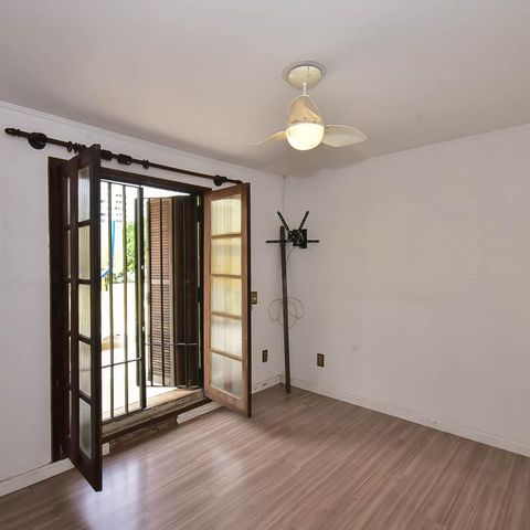 Casa à venda com 300m², 4 quartos e 5 vagas Casa à venda com 300m², 4 quartos e 5 vagasQuarto 3