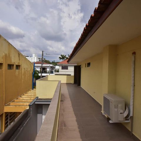 Casa à venda com 300m², 4 quartos e 5 vagas Casa à venda com 300m², 4 quartos e 5 vagasVaranda do Quarto 3