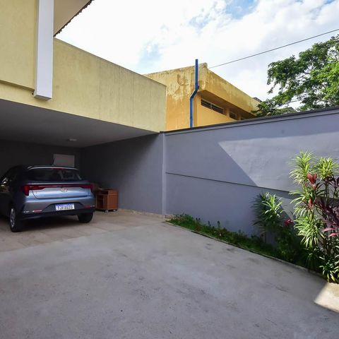 Casa à venda com 300m², 4 quartos e 5 vagas Casa à venda com 300m², 4 quartos e 5 vagasGaragem