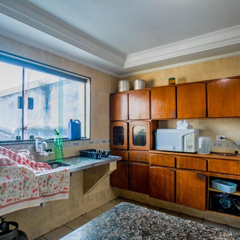Casa para alugar com 200m², 3 quartos e 2 vagasCozinha e Área de Serviço