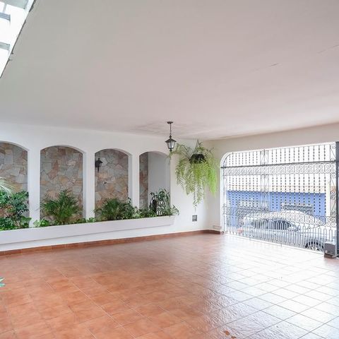 Casa à venda com 453m², 4 quartos e 3 vagasGaragem