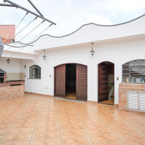 Casa à venda com 453m², 4 quartos e 3 vagasQuintal