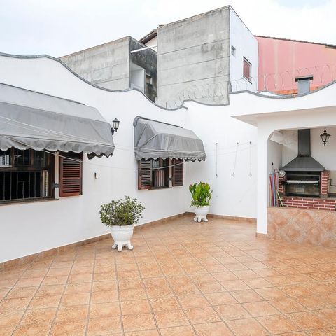 Casa à venda com 453m², 4 quartos e 3 vagasQuintal