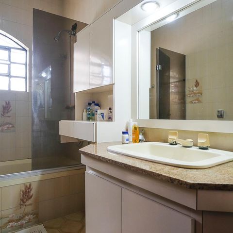 Casa à venda com 453m², 4 quartos e 3 vagasBanheiro