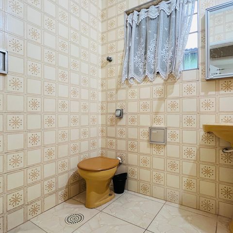 Casa à venda com 83m², 3 quartos e sem vaga Casa à venda com 83m², 3 quartos e sem vagaBanheiro