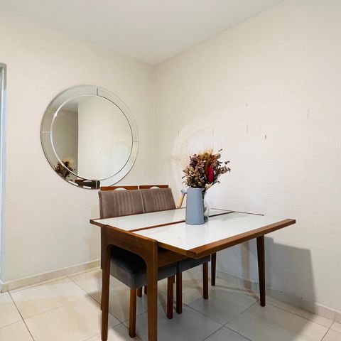 Casa à venda com 83m², 3 quartos e sem vaga Casa à venda com 83m², 3 quartos e sem vagaSala