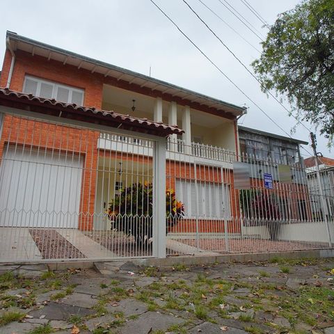 Casa à venda com 288m², 4 quartos e 3 vagasFachada