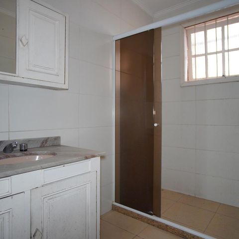 Casa à venda com 288m², 4 quartos e 3 vagasBanheiro Social