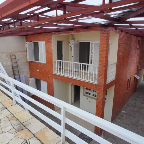 Casa à venda com 288m², 4 quartos e 3 vagasFundos
