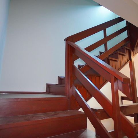 Casa à venda com 288m², 4 quartos e 3 vagasEscada - Terceiro Andar