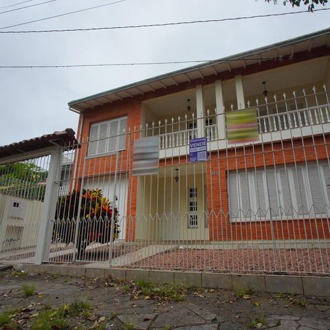 Casa à venda com 288m², 4 quartos e 3 vagasFachada