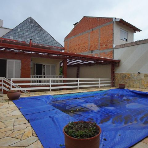 Casa à venda com 288m², 4 quartos e 3 vagasPiscina