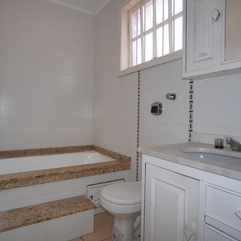 Casa à venda com 288m², 4 quartos e 3 vagasBanheiro da Suíte