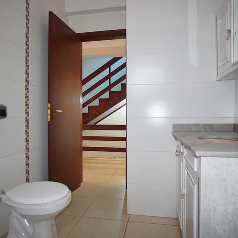Casa à venda com 288m², 4 quartos e 3 vagasBanheiro Social