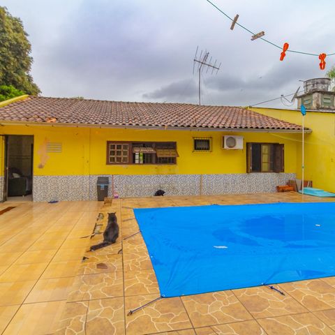 Casa à venda com 100m², 2 quartos e 1 vaga Casa à venda com 100m², 2 quartos e 1 vagaPiscina