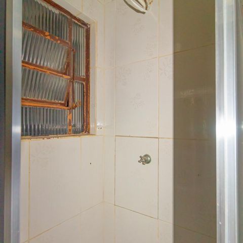 Casa à venda com 100m², 2 quartos e 1 vaga Casa à venda com 100m², 2 quartos e 1 vagaBanheiro