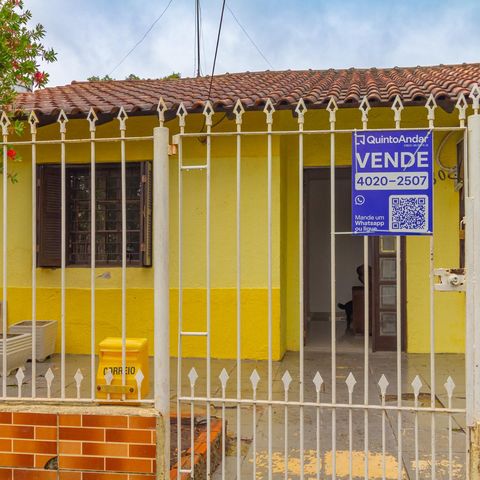 Casa à venda com 100m², 2 quartos e 1 vaga Casa à venda com 100m², 2 quartos e 1 vagaFachada