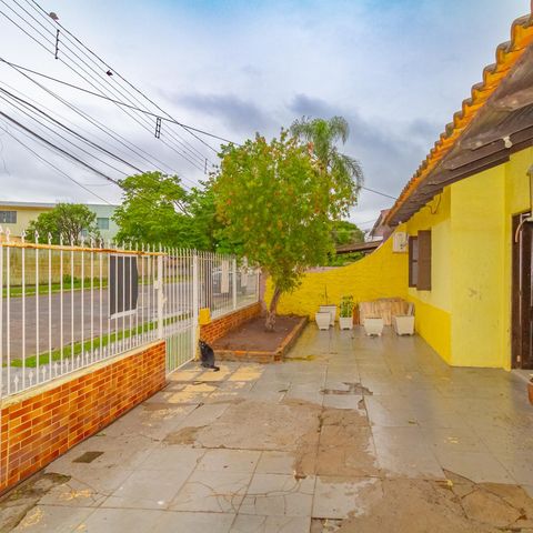 Casa à venda com 100m², 2 quartos e 1 vaga Casa à venda com 100m², 2 quartos e 1 vagaFachada