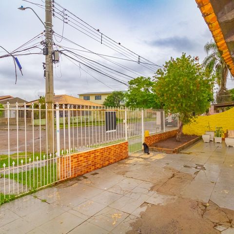 Casa à venda com 100m², 2 quartos e 1 vaga Casa à venda com 100m², 2 quartos e 1 vagaFachada