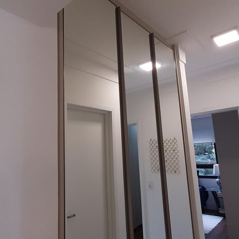 Apartamento para alugar com 150m², 3 quartos e 3 vagas Apartamento para alugar com 150m², 3 quartos e 3 vagasCorredor para as Suítes