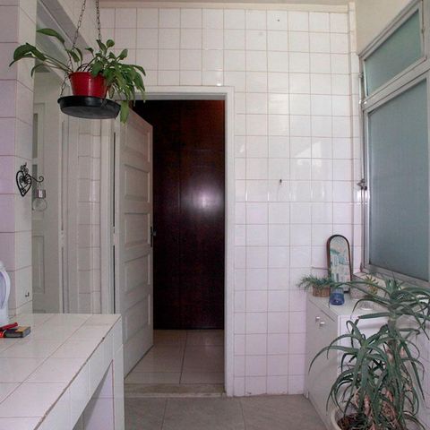 Apartamento à venda com 144m², 3 quartos e sem vagaÁrea de Serviço + Despensa