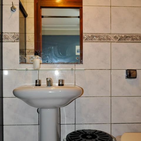 Casa à venda com 160m², 5 quartos e 2 vagas Casa à venda com 160m², 5 quartos e 2 vagasBanheiro Suíte 2