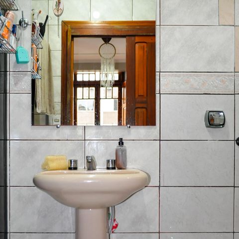 Casa à venda com 160m², 5 quartos e 2 vagas Casa à venda com 160m², 5 quartos e 2 vagasBanheiro Suíte 1
