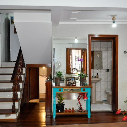 Casa à venda com 160m², 5 quartos e 2 vagas Casa à venda com 160m², 5 quartos e 2 vagasSala