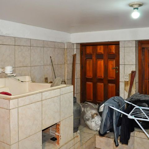 Casa à venda com 160m², 5 quartos e 2 vagas Casa à venda com 160m², 5 quartos e 2 vagasÁrea de Serviço
