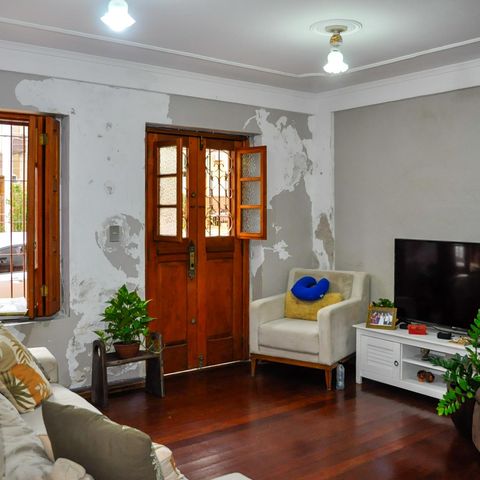 Casa à venda com 160m², 5 quartos e 2 vagas Casa à venda com 160m², 5 quartos e 2 vagasSala