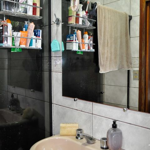 Casa à venda com 160m², 5 quartos e 2 vagas Casa à venda com 160m², 5 quartos e 2 vagasBanheiro Suíte 1