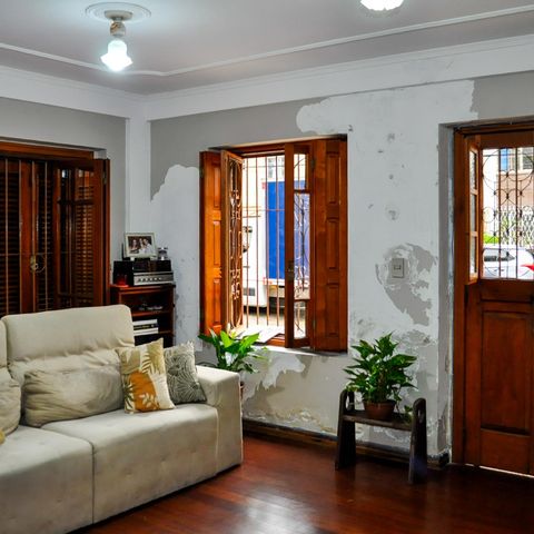 Casa à venda com 160m², 5 quartos e 2 vagas Casa à venda com 160m², 5 quartos e 2 vagasSala